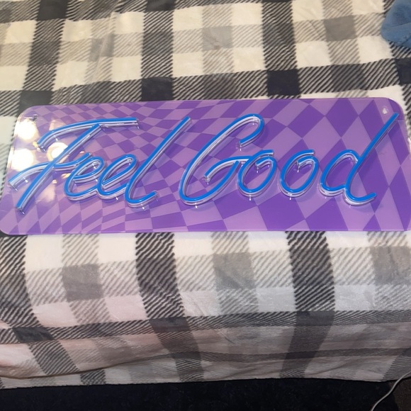 Neon "Feel Good" hanging sign (blue and purple) - Picture 3 of 4